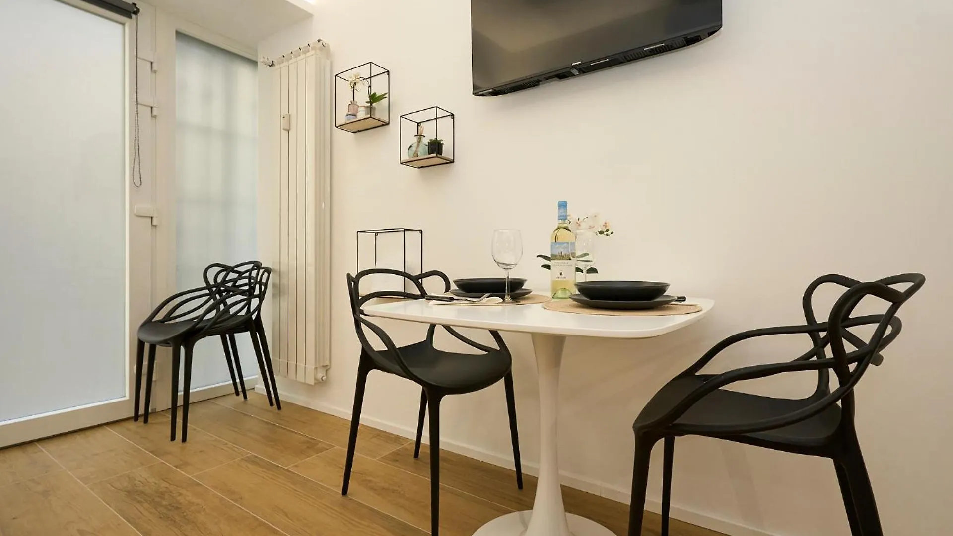 Appartamento Duomo 10 Min - Cozy With Netflix & Wifi Milano 0*,  Italia